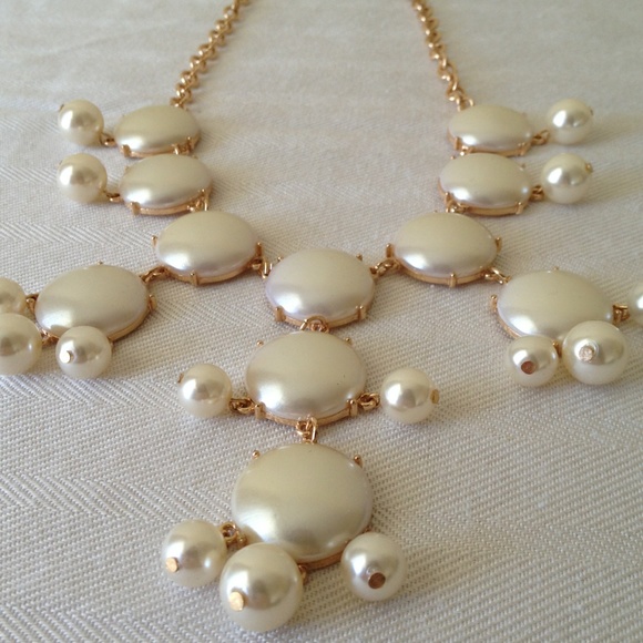 White pearl bubble necklace - Picture 3 of 3